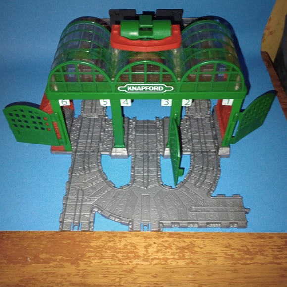 Thomas and Friends Knapford Station Take & Play Fold Out Track Play Set - Picture 6 of 12
